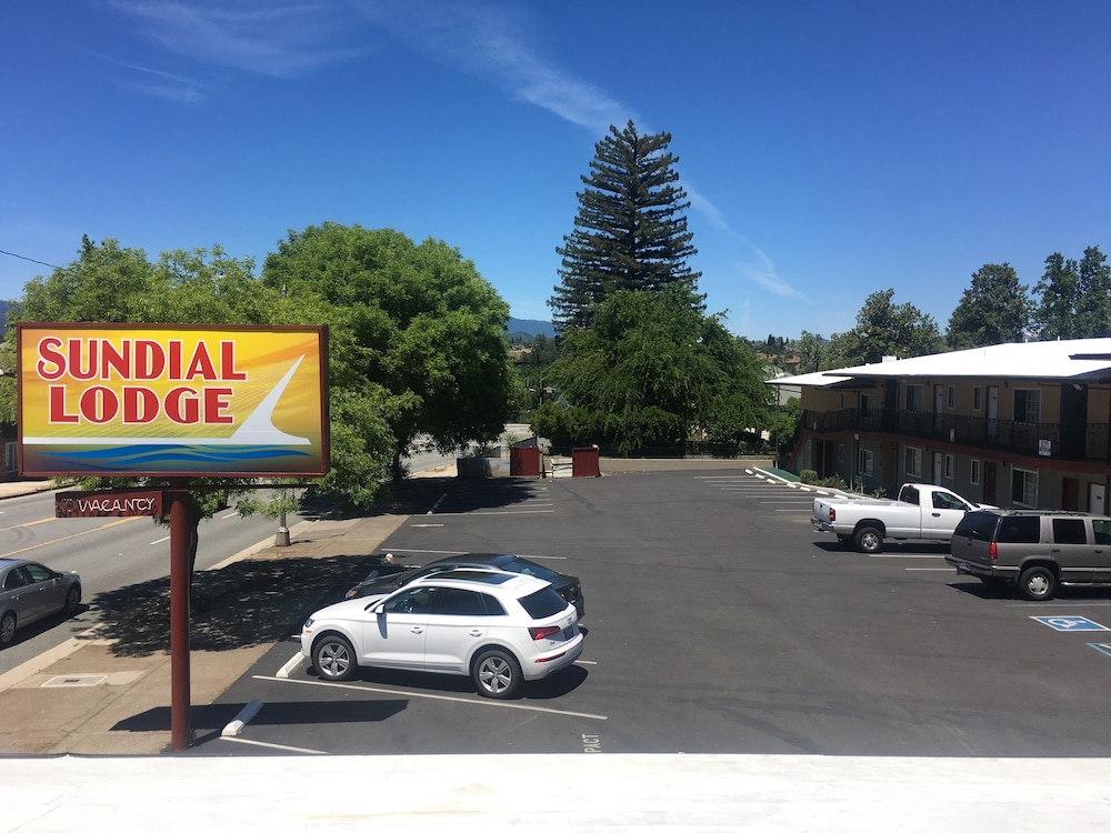 Sundial Lodge