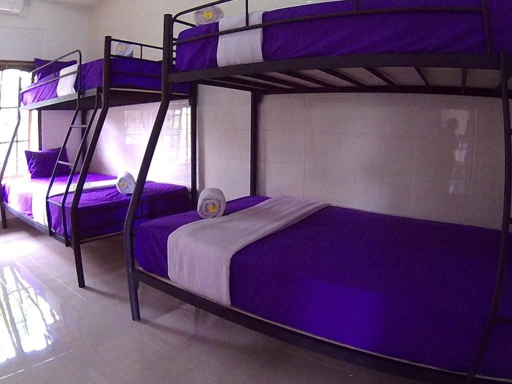 Twenty4Seven Bed & Breakfast - Hostel