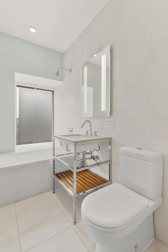 Midtown 5 Bedroom Duplex Luxury Penthouse, 2,500 sq ft, Sleeps 10, Manhattan, VIP Services