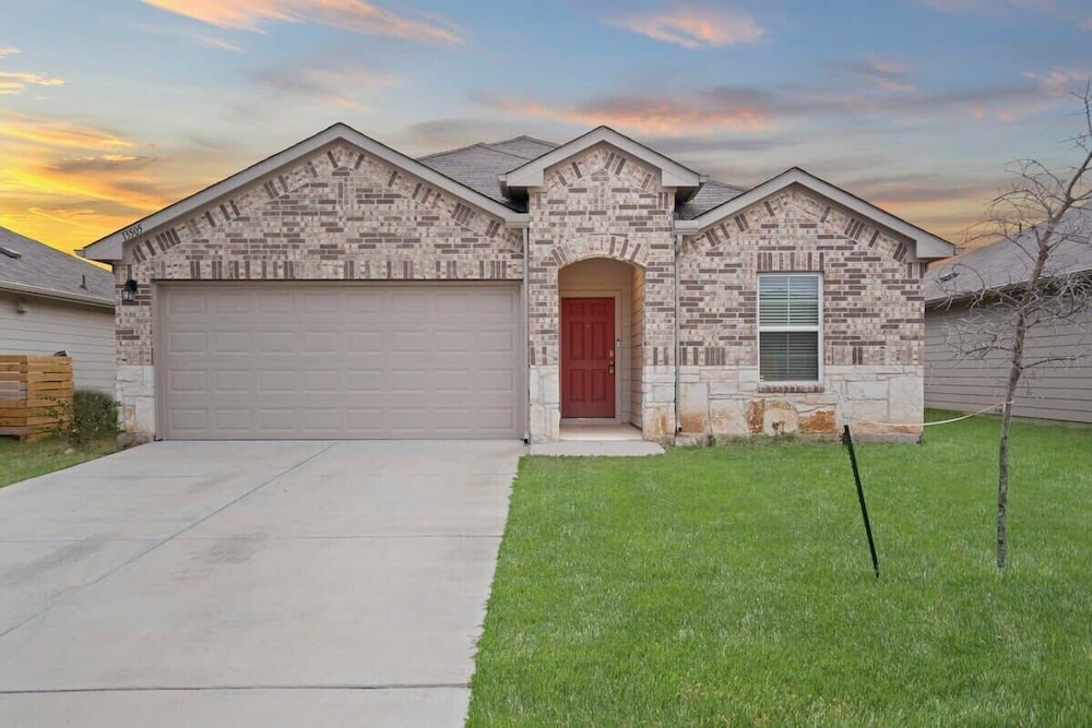 @ Marbella Lane - Amazing 4BR Lakeview Home