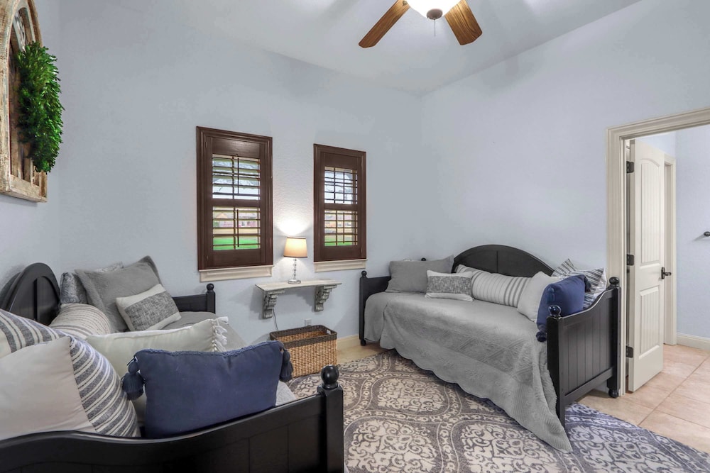 Piece of Haven A Hill Country Retreat for 7!