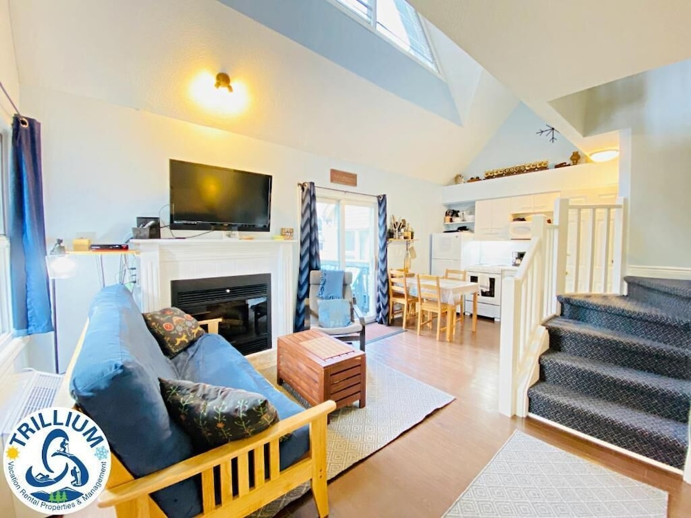 Cozy Studio Loft with 2 Bath