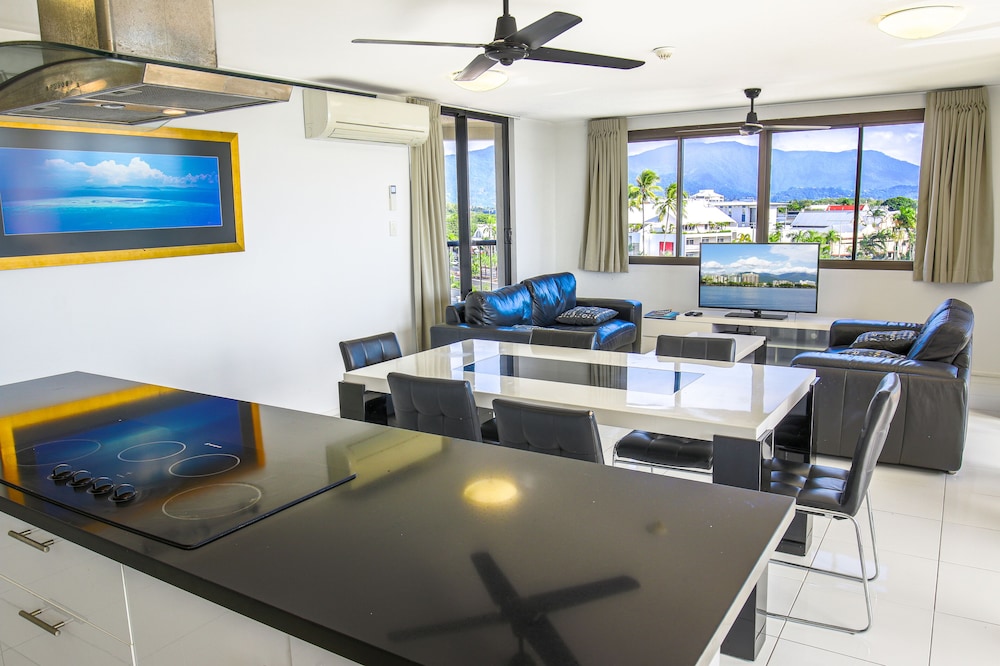 Cairns Aquarius