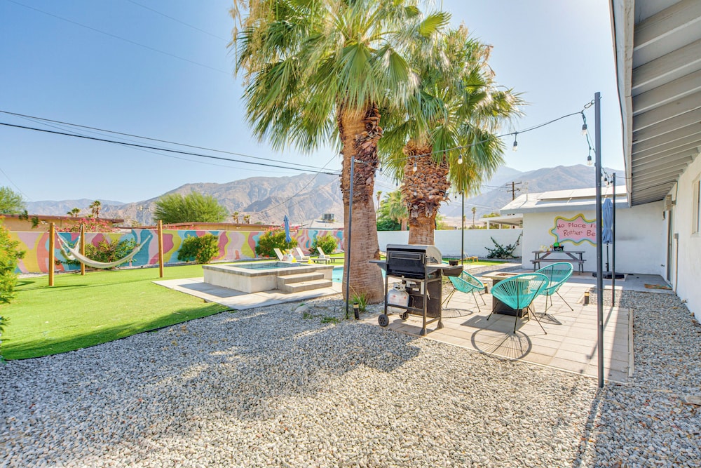 Outdoor Oasis w/ Pool: Pink Palm Springs Paradise!