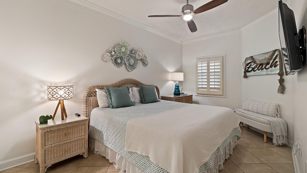 The Enclave #1006 by Southern Vacation Rentals