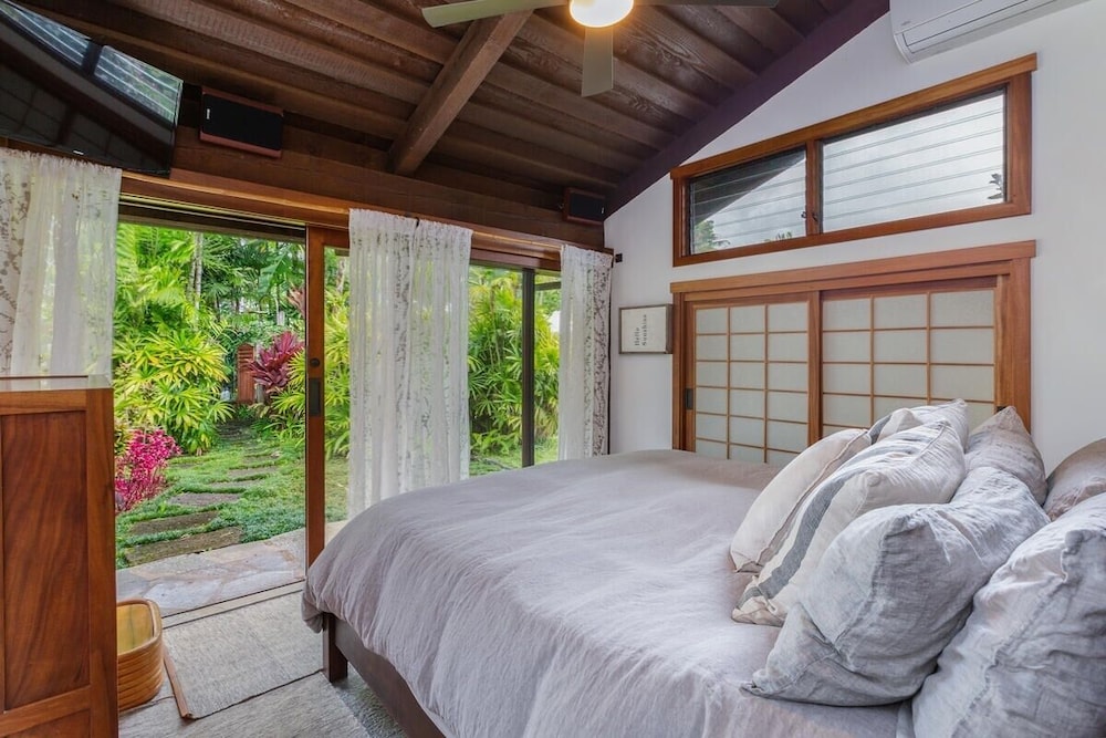 Hale Maluhia Hanalei 1 Bedroom Home by RedAwning view 2