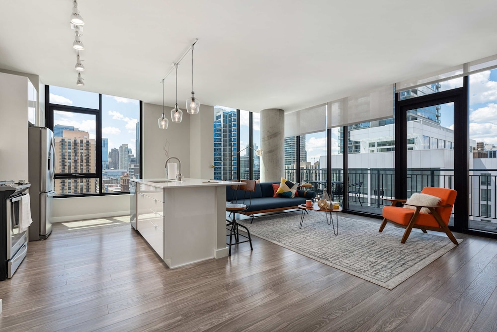 Exclusive Gold Coast 2BR Balcony Walkable