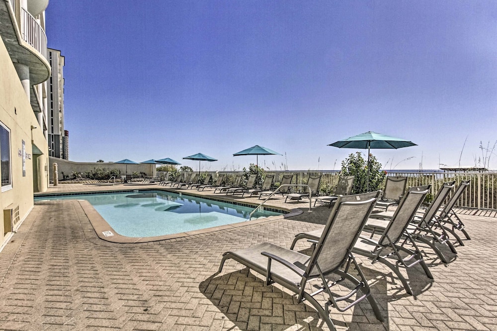 Beachfront Condo w/ Resort Amenities & Ocean Views