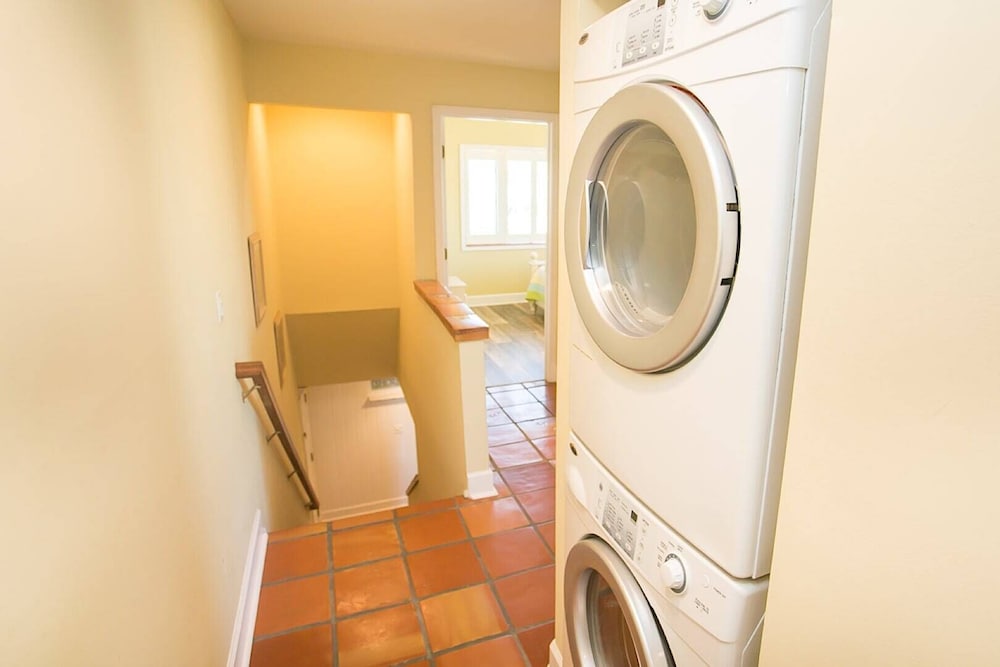 Ocean Bliss: 3BR Mod Haven, St. Aug