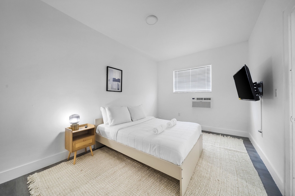 Little Havana Gem 2BR Retreat