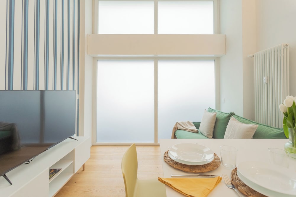 A Step From the Lake Apartment by Rent all Como