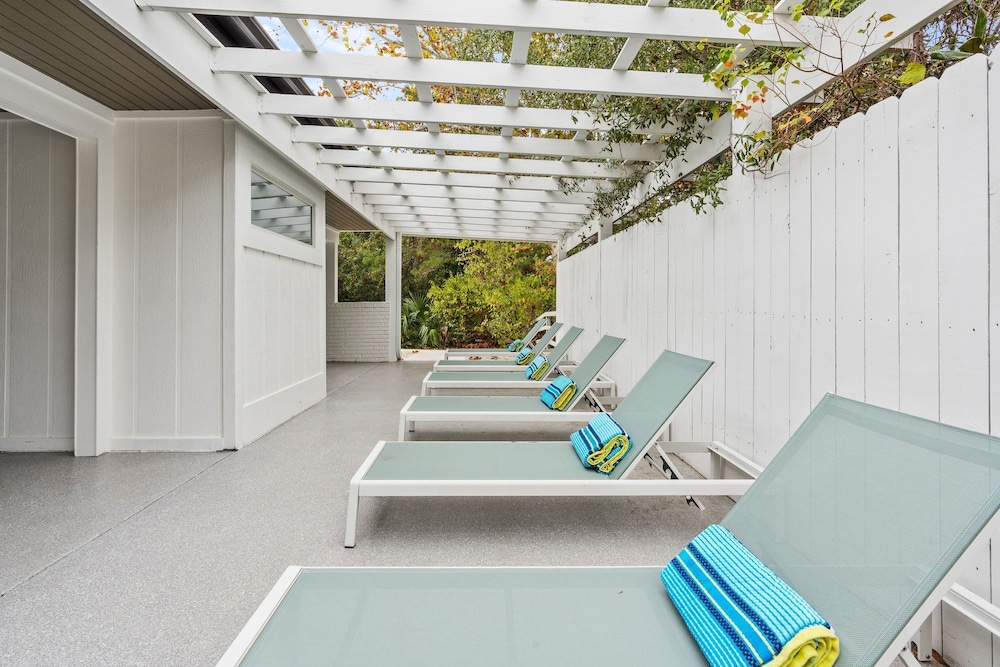 30A Florida Flashback by Avantstay Private Pool Golf Cart 3 Blocks to Beach