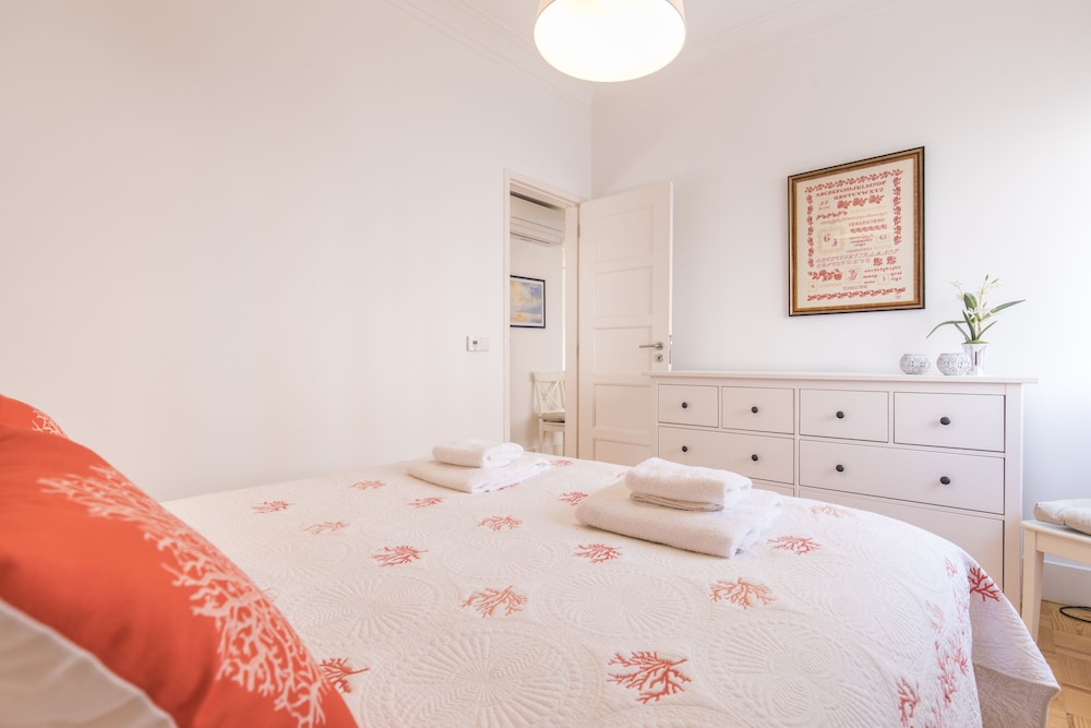 Garden House in Alvalade view 4