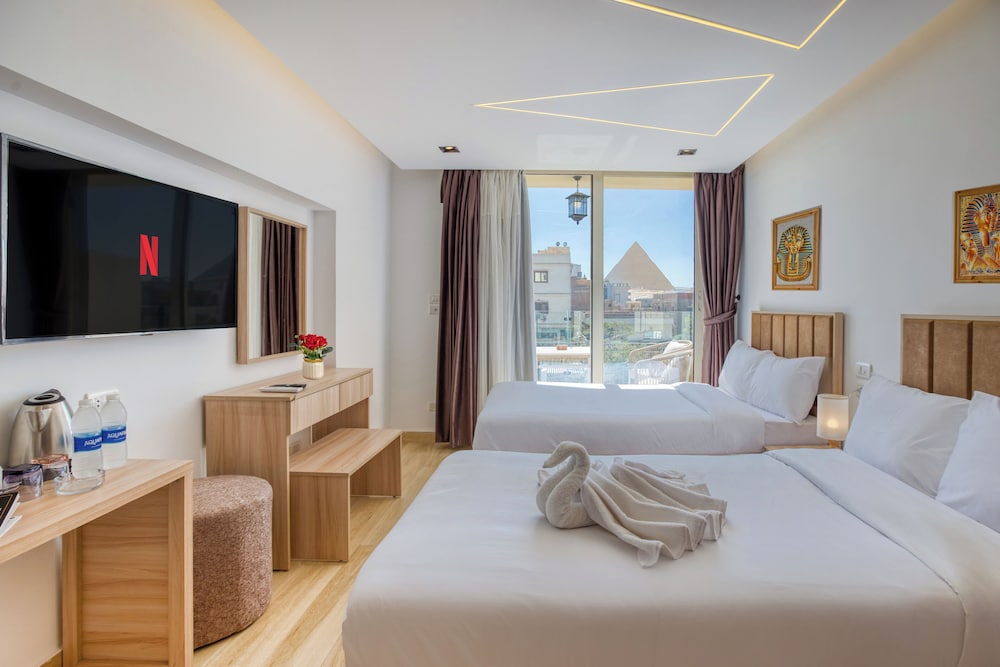 Diamond pyramids hotel