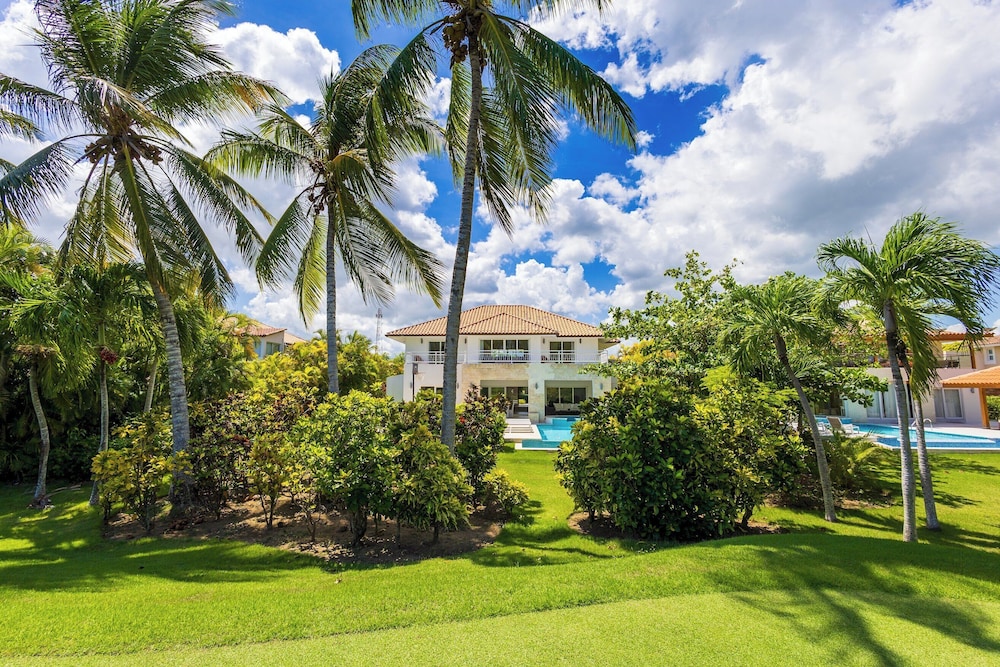 Villa Buganvilla 252 - 4BR Pool Jacuzzi Golf
