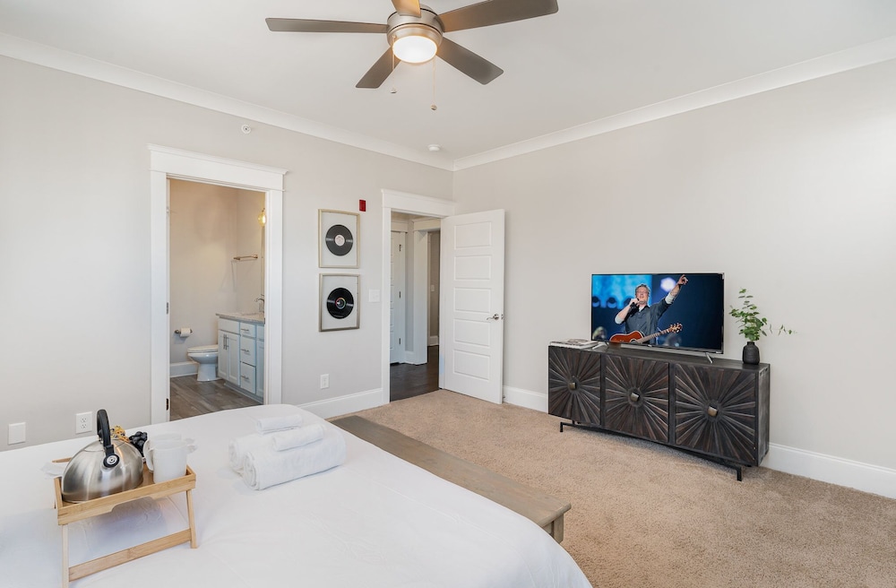 Belwood Manor-across From Parthenon-5 Min Broadway