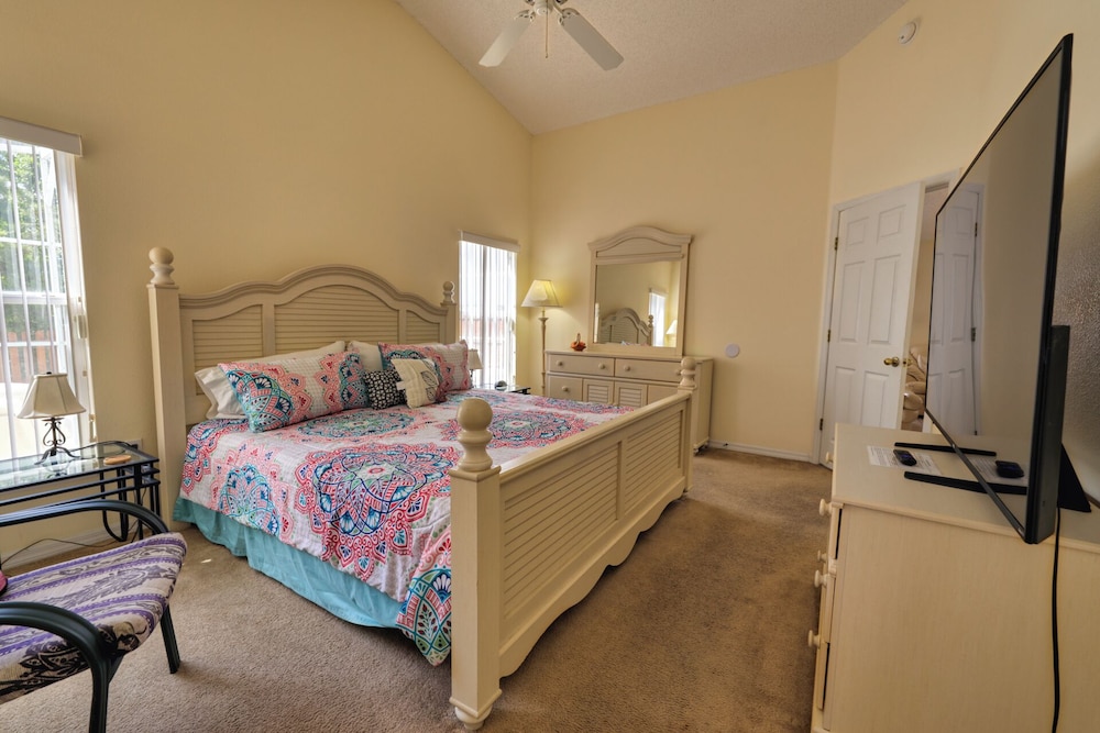 Arler House - Amazing 4 Bed 3 Bath - Private Pool