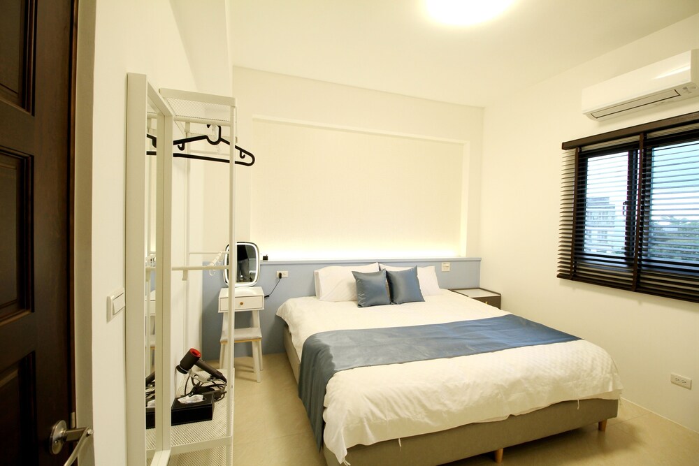 Mooon House