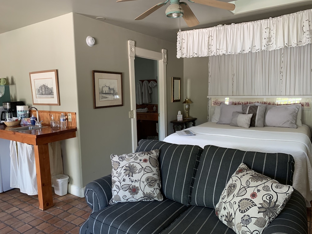The Cottage @ 241 North view 2