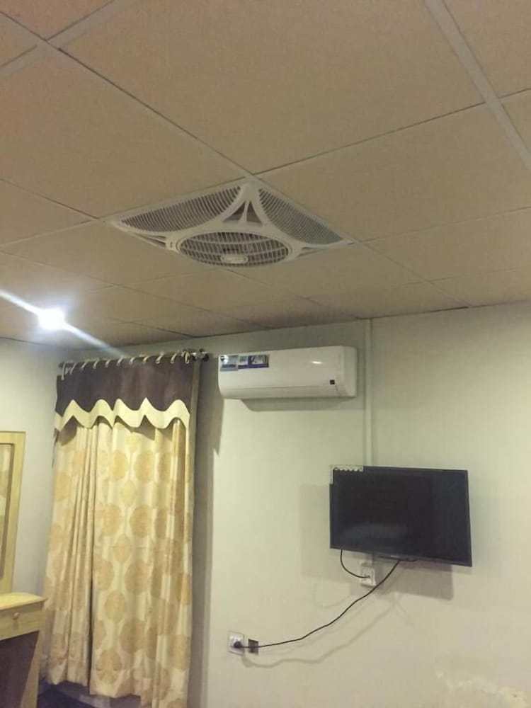Naveed Tourist Inn