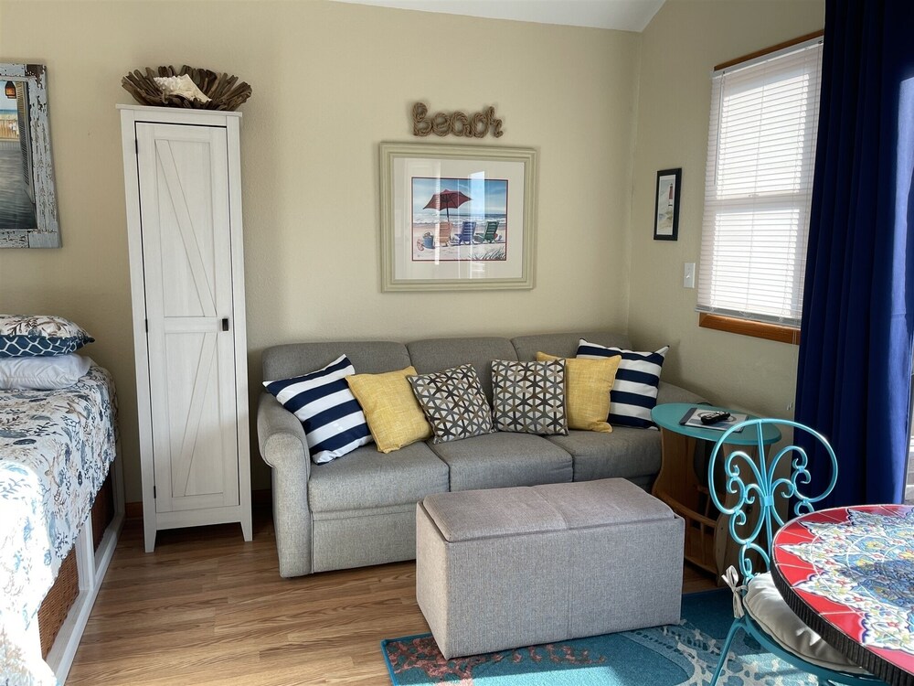 7 Safe Harbor Studio Bedroom Condo by RedAwning