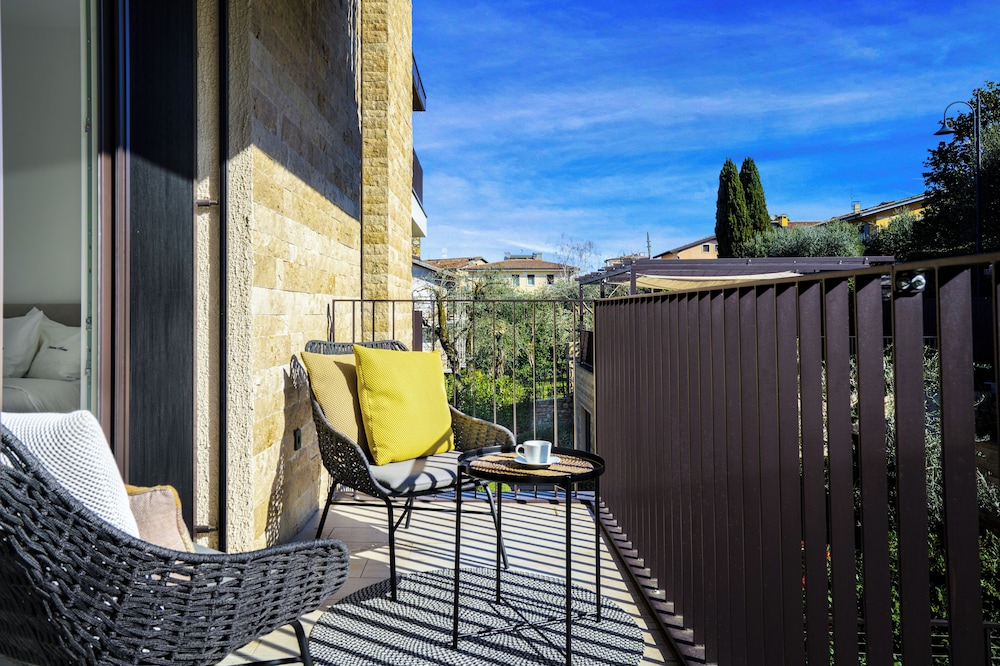 SalvatoreHomes - Torri del Benaco