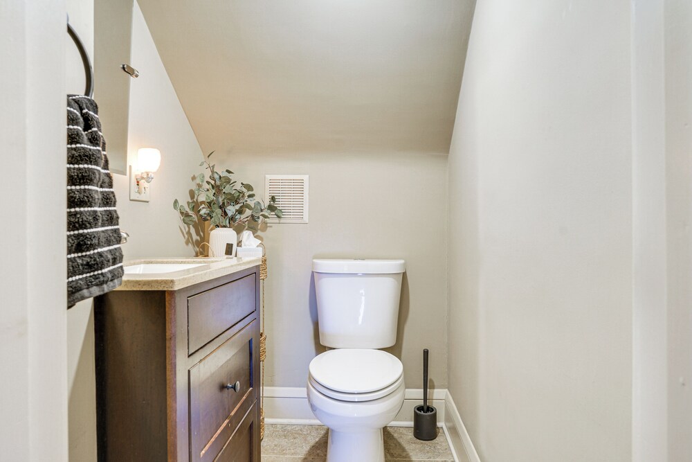 Walk to Beach + Lake Nokomis: Minneapolis Home!