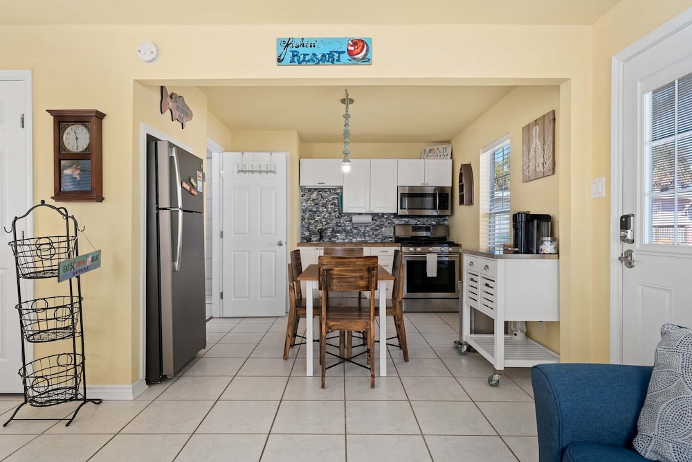 Rockport Redfish Cottage by Miss Kitty’s view 2