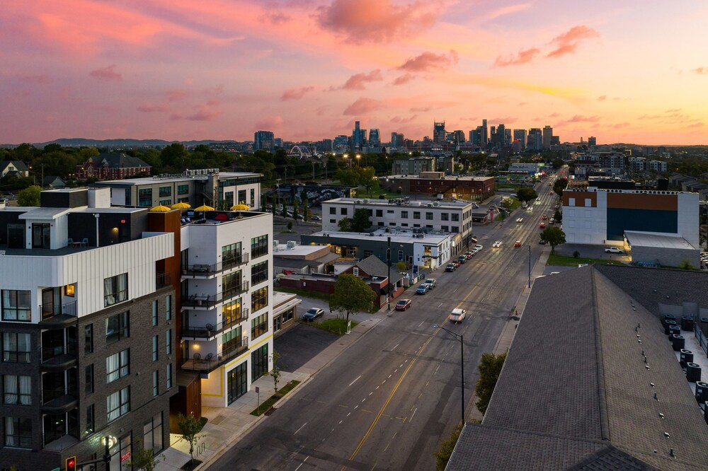 The Carter 404 by Avantstay Mins to Downtown