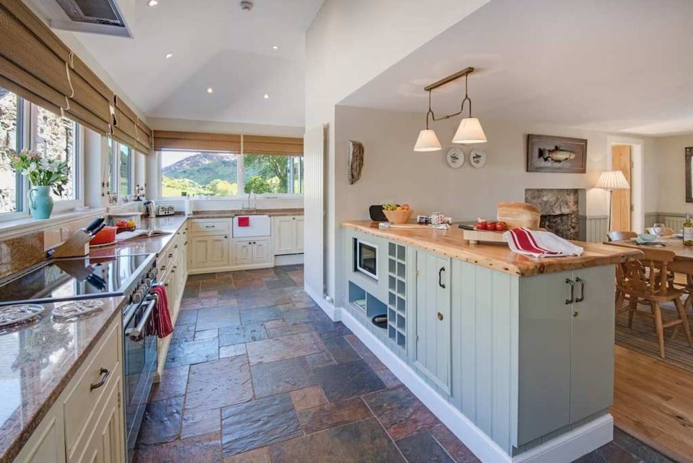 Craigeanie Farmhouse view 4
