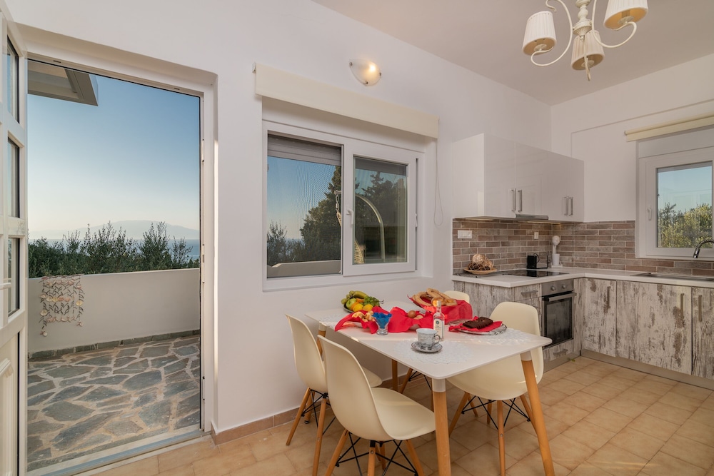 Ammoudi Harmony Villa