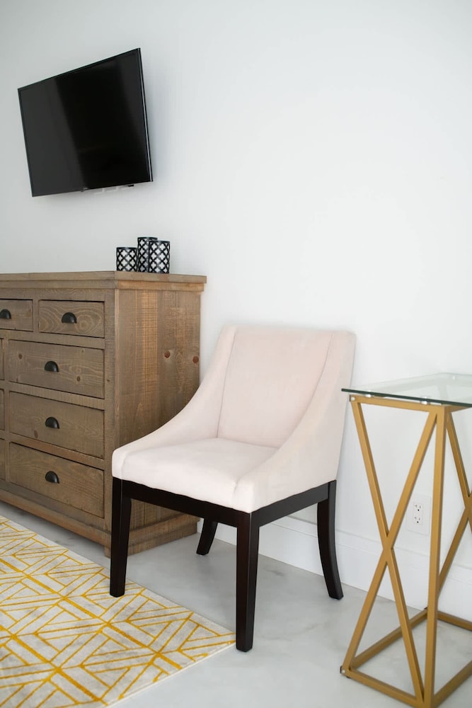 Two Bedroom Cable Beach Condo With Patio