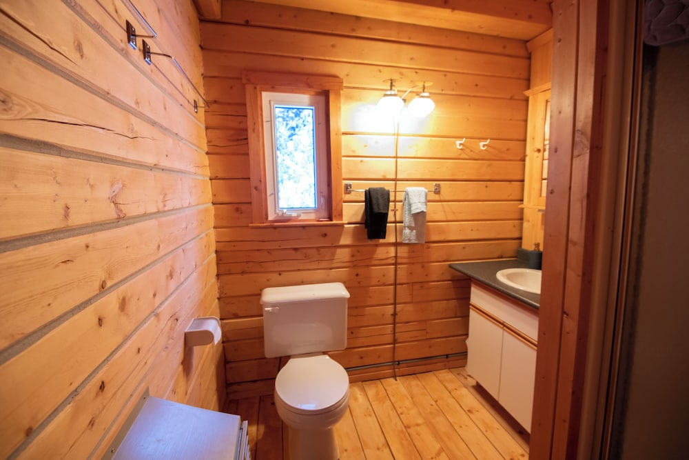 Little Atlin Lodge