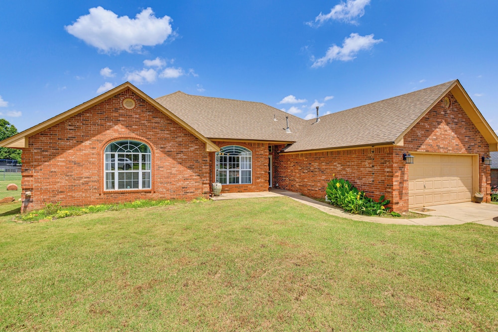 < 1 Mi to Oak Tree National: Cozy Getaway!
