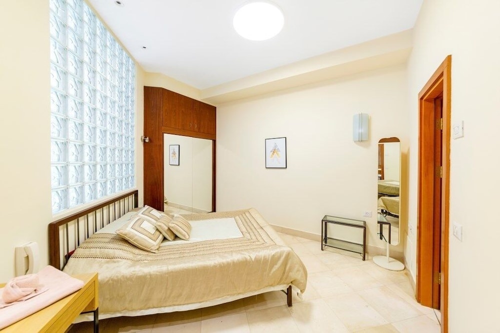 Private Luxury 2 Bedroom Suites in David Citadel Hotel 2 Condo by RedAwning view 5