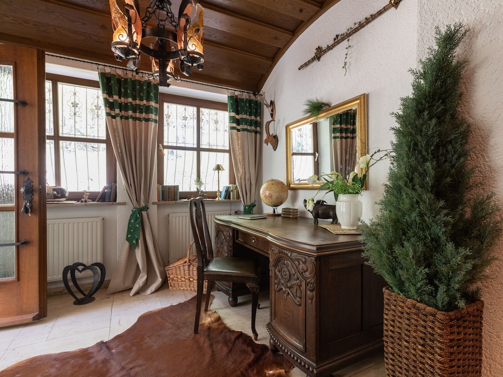 Charming Apartment in Weissenbrunn Near Forest