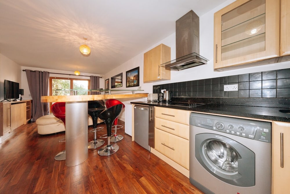 Exhilarating 2BD Flat With Outdoor Patio, Dublin!