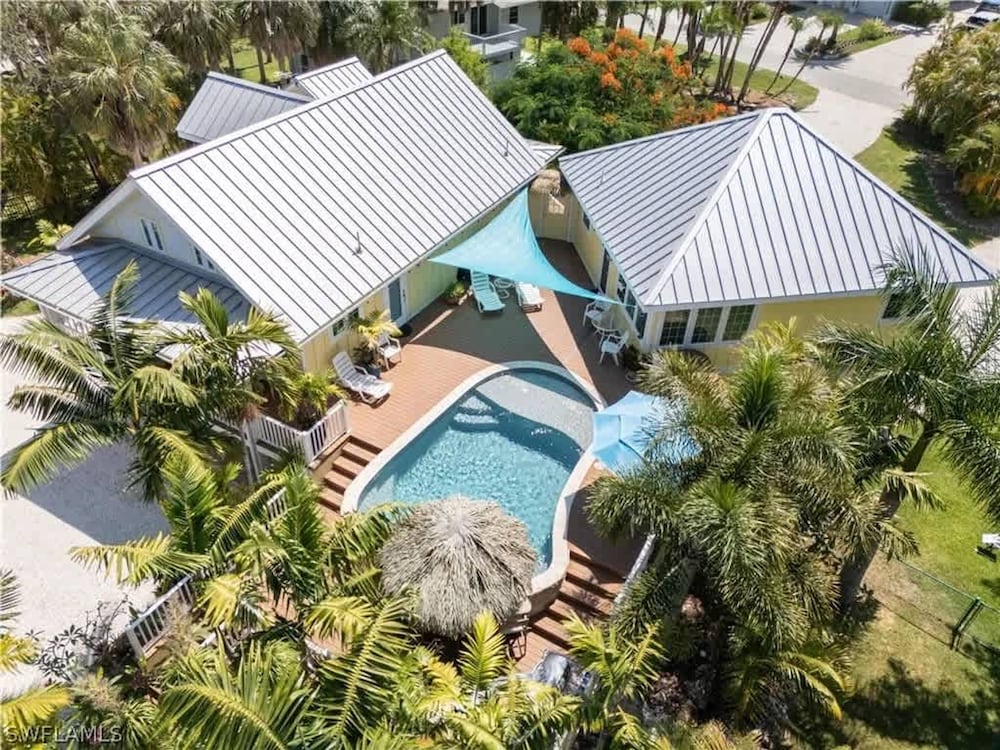 NEW Jungle Paradise Treehouse Suite With Resort Amenities Elevator Access Outdoor Kitchen Lagoon Lazy River Pool RV Hook up