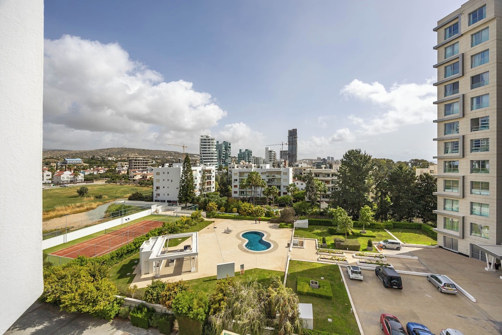 Marathon Beach Apartment With Shared Pool