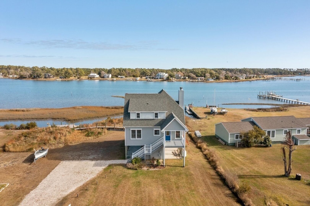 Downeast Retreat 4 Bedroom Home by RedAwning
