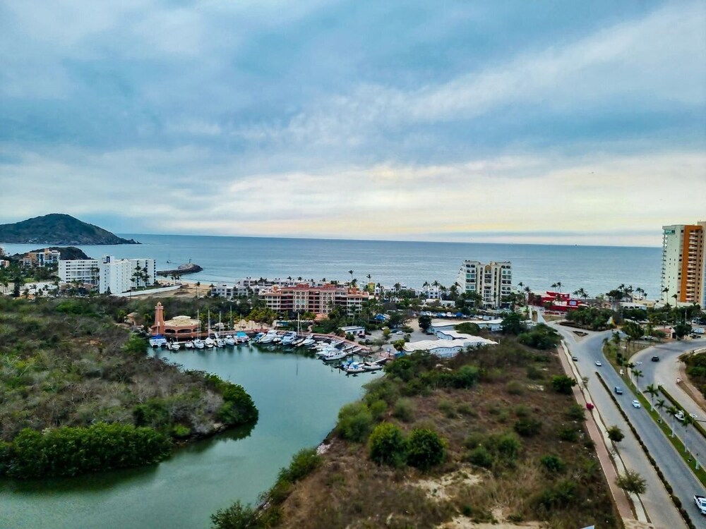 Depa con Vista a la Marina y Restaurante