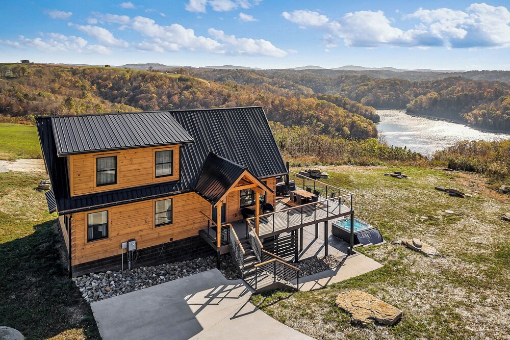 Stunning Hilham Home w/ Hot Tub, Views & Fire Pit!