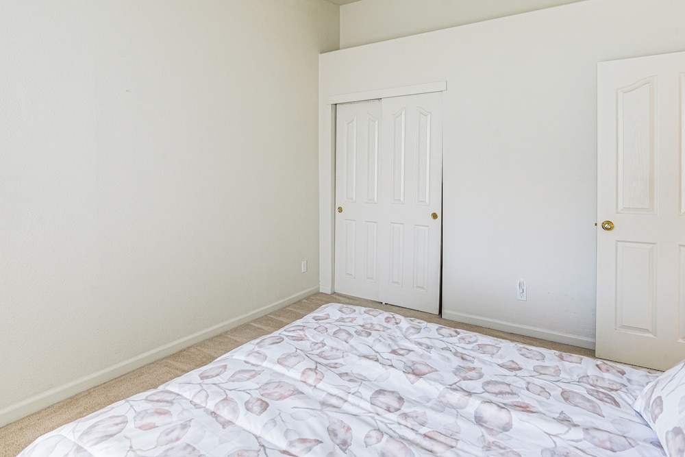 17 Mi to Napa: Spacious Vallejo Family Home!