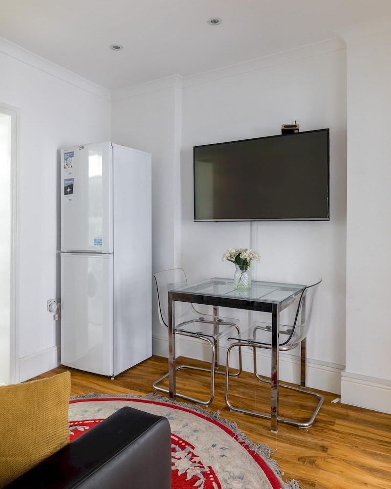 Stylish 1-bedroom Brand new Flat in Marylebone view 3