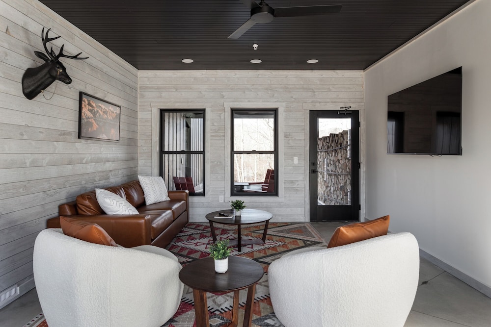 Spillway Lodges