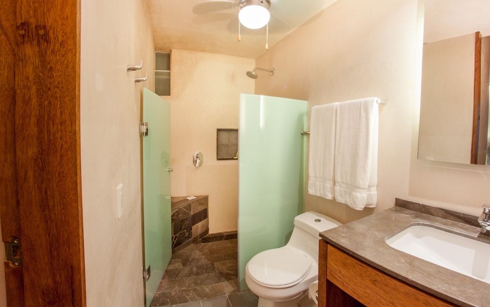 Amazing Ocean View 2BR condo in wonderful location of PDC