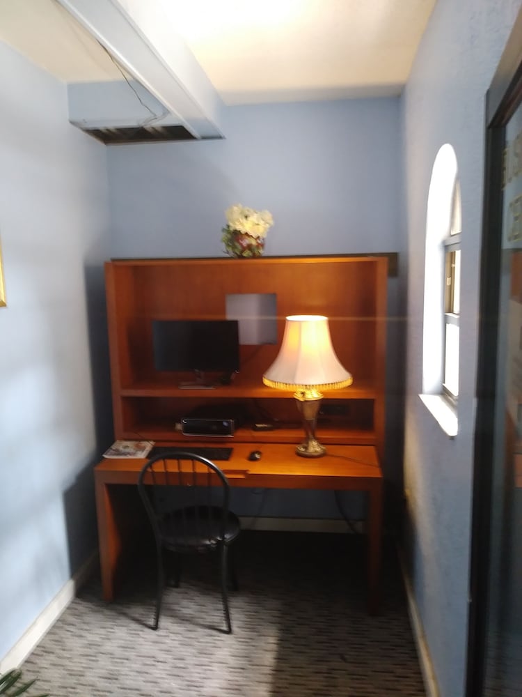 Motel 6 Tallahassee, FL – North Monroe view 4