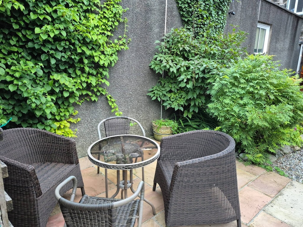 Charming Dolgellau Townhouse With Garden, Perfect for Families