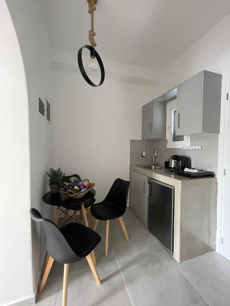 Zoumis Residence