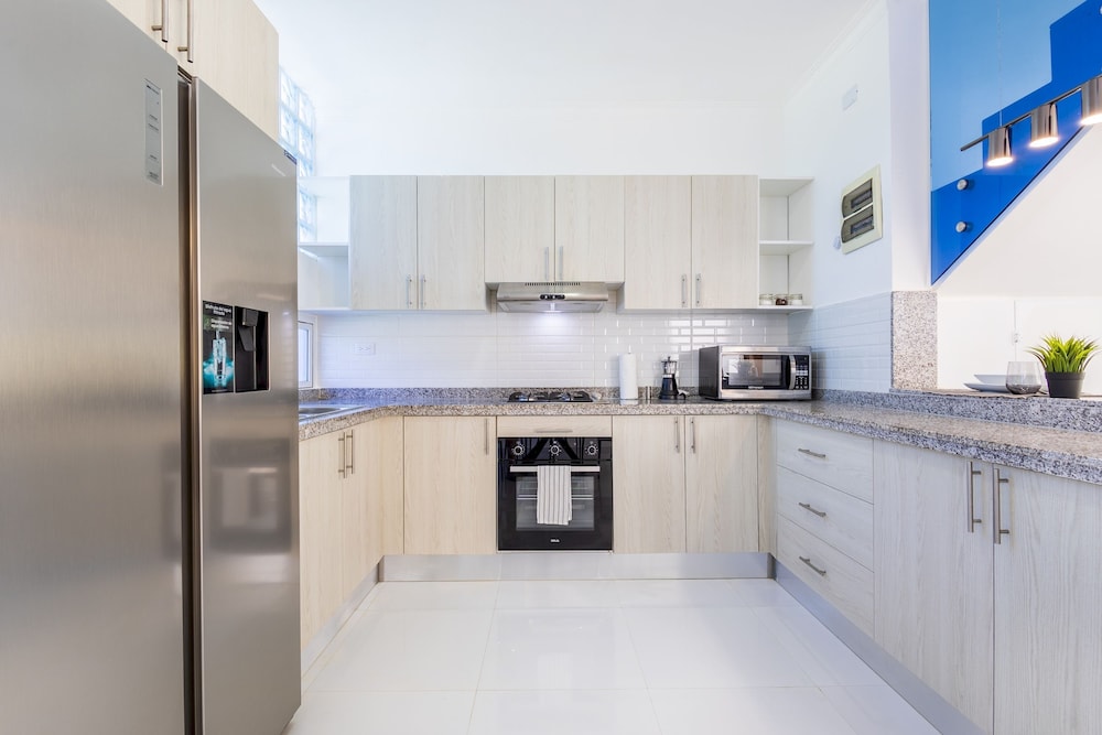 New Modern 2-lvl Punta Cana Villa in Gated Community With Private Pool Rooftop Jacuzzi